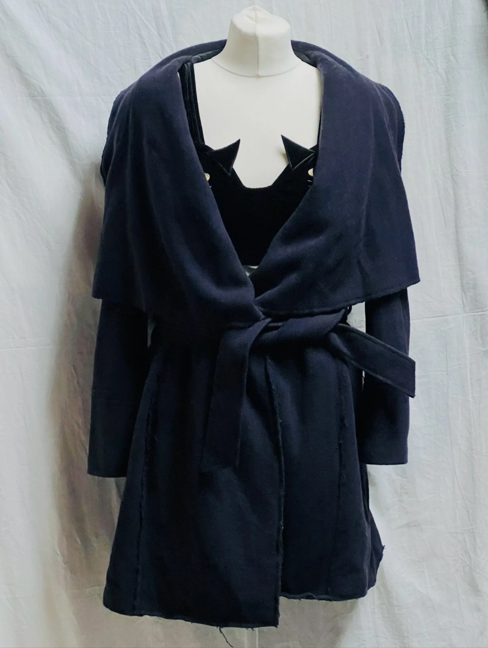 Laura Clement manteau fourreau ceinturé 